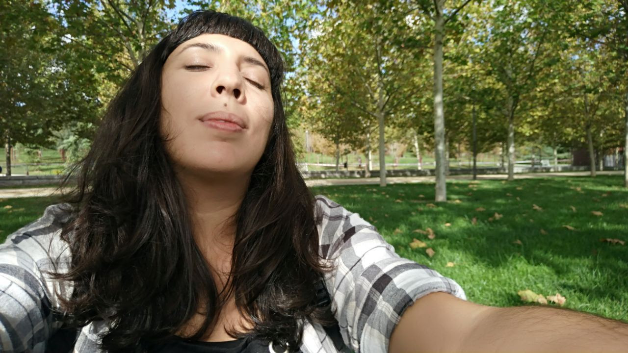 Gen enjoys the sun at Madrid Rio park just before the autumn of 2019